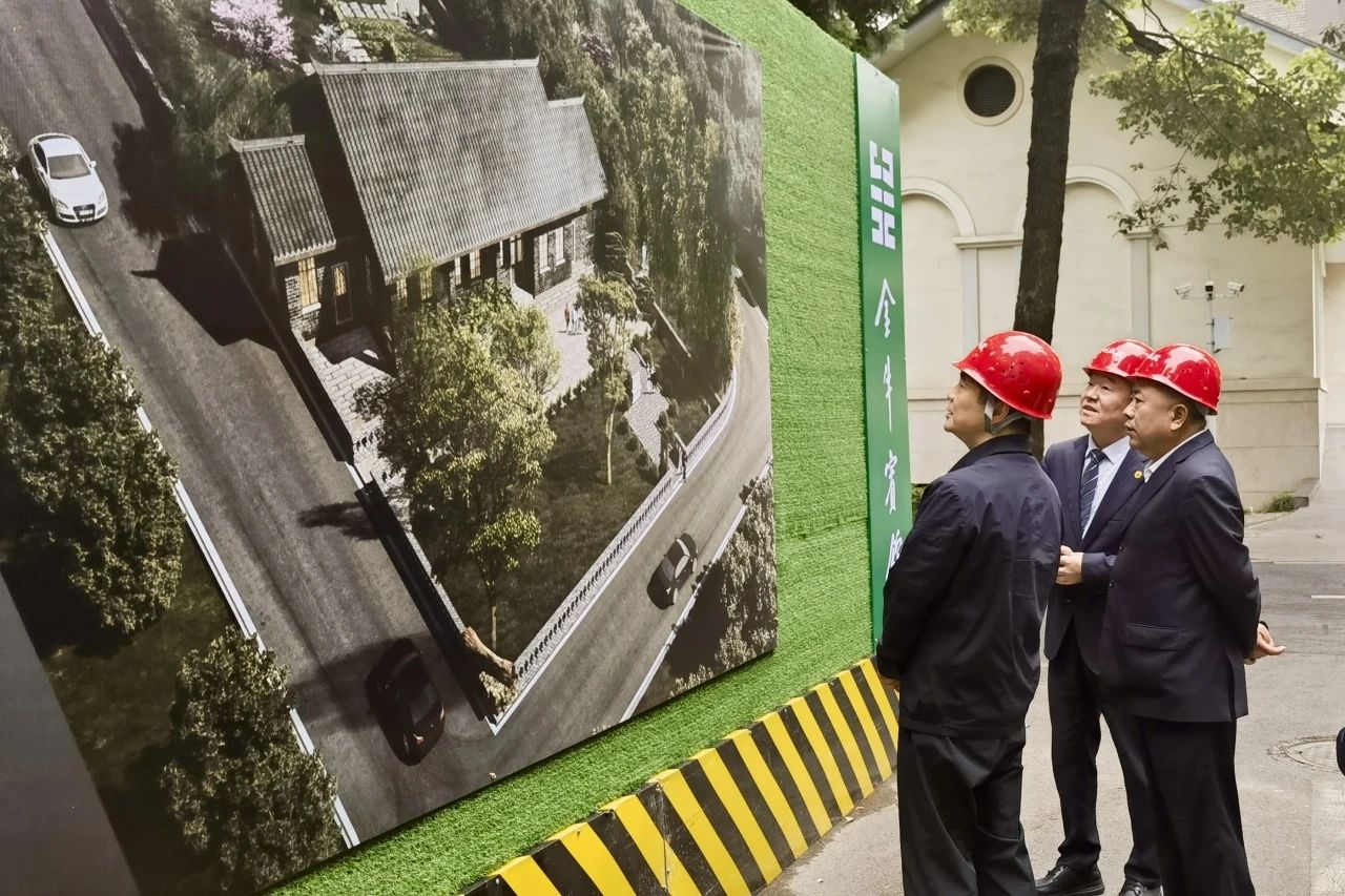 省尊龍凱時集團(tuán)黨委書記、董事長游勇到金牛賓館調(diào)研張大千舊居保護(hù)修繕及環(huán)境整治工作