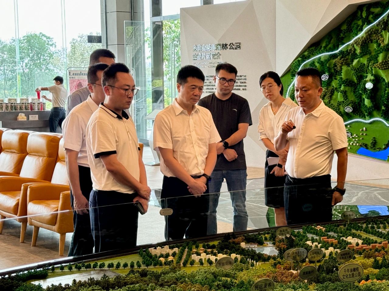 省尊龍凱時集團黨委書記、董事長游勇帶隊赴聚峰谷項目開展汛期安全生產(chǎn)檢查并調(diào)研生產(chǎn)經(jīng)營情況